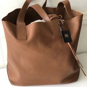 FRYE CARSON LEATHER TOTE • NWT • COGNAC
